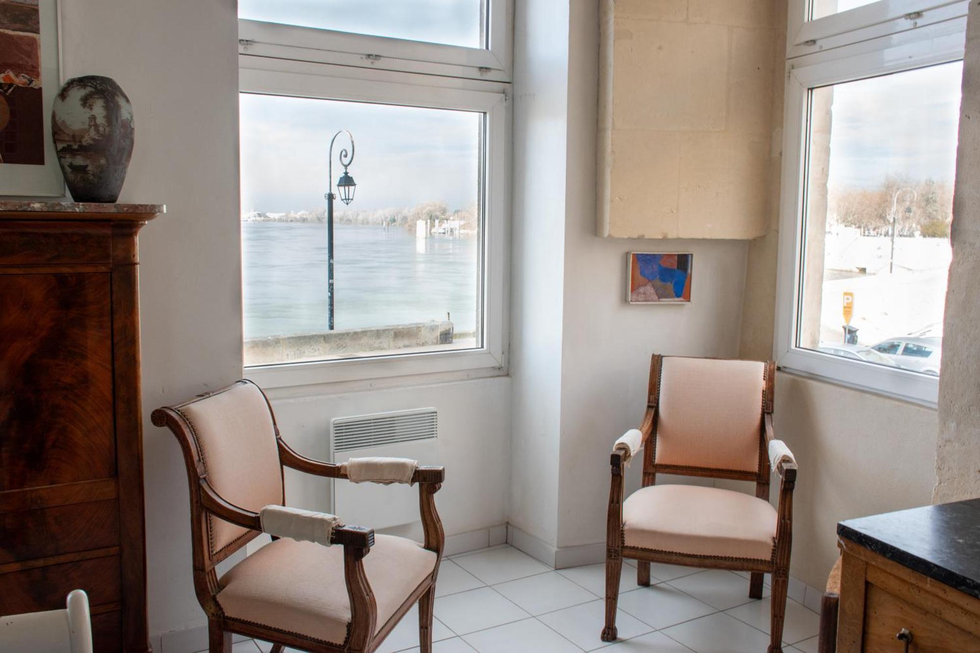 Renne - Vue Imprenable Sur Le Rhone Apartment อาร์ลส์ ภายนอก รูปภาพ