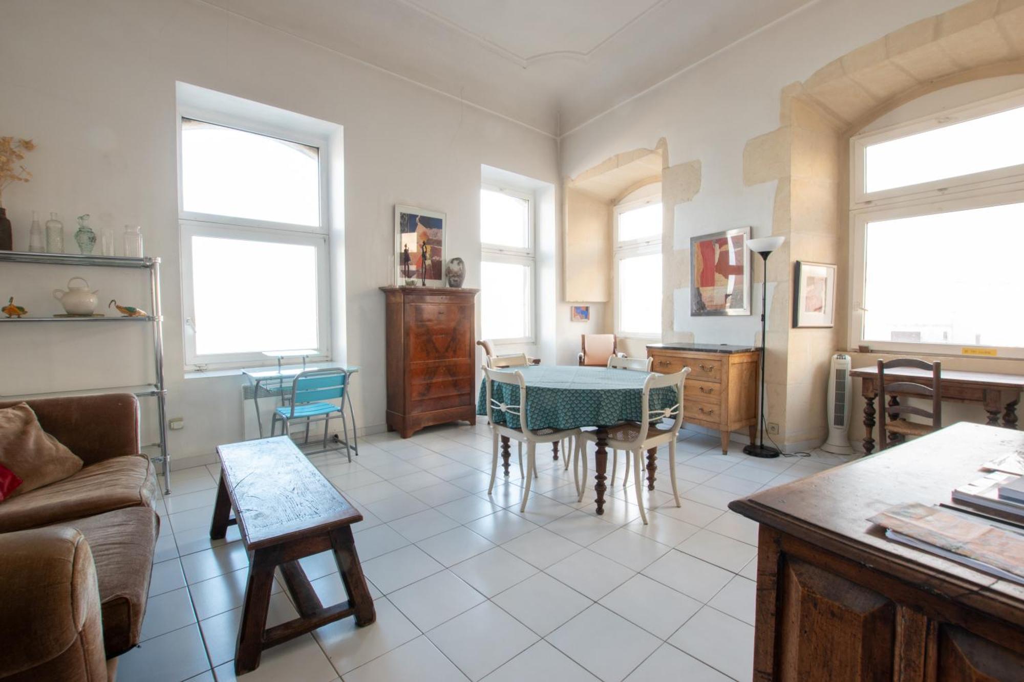 Renne - Vue Imprenable Sur Le Rhone Apartment อาร์ลส์ ภายนอก รูปภาพ